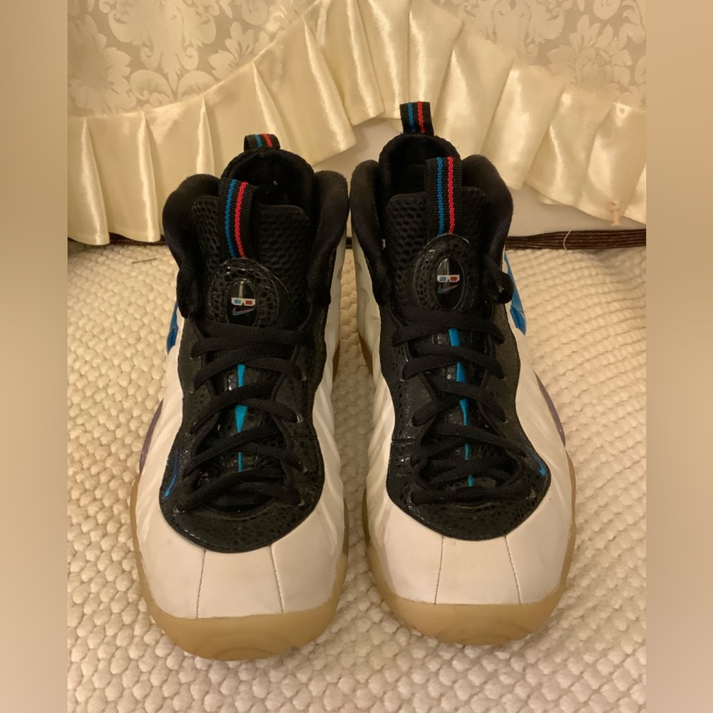 NIKE - Picture 2 of 8
